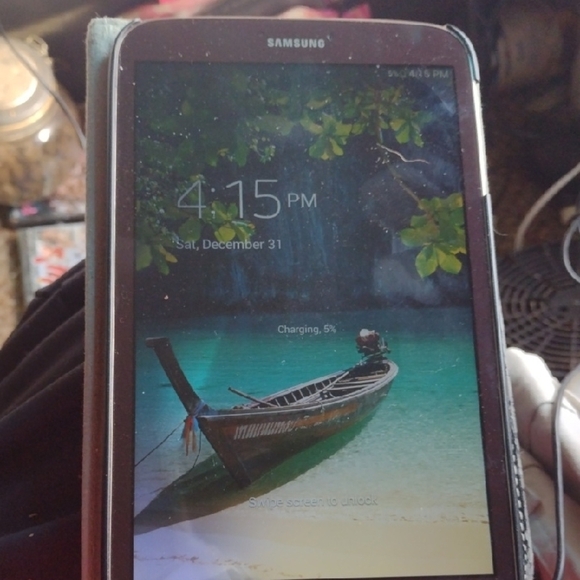 Samsung Galaxy tab3 with Scenic Wallpaper - Picture 1 of 1